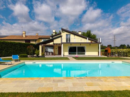 Villa Isabel Venice Retreat with Pool — 4-Star Luxury Hotel in Mestre, Italy