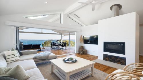 'Ambleside By The Sea' by HolidayCo — hotel in Booker Bay