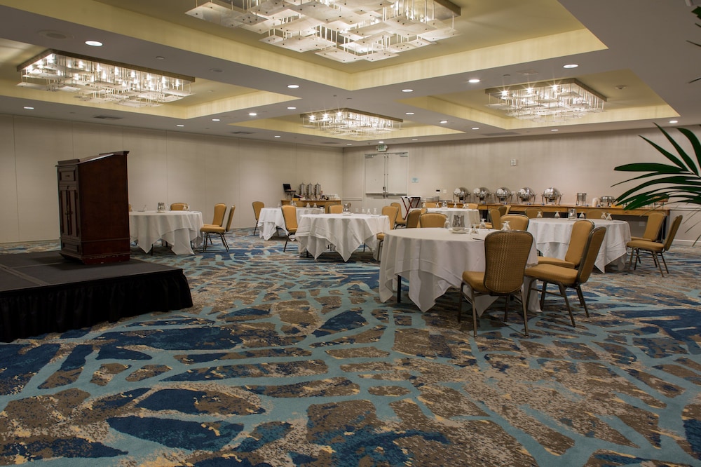 Crowne Plaza Ventura Beach by IHG - photo 116