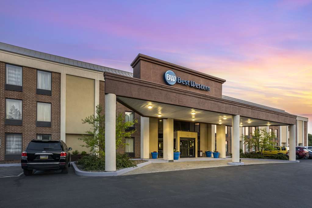 Best Western Harrisburg North Hotel - photo 12