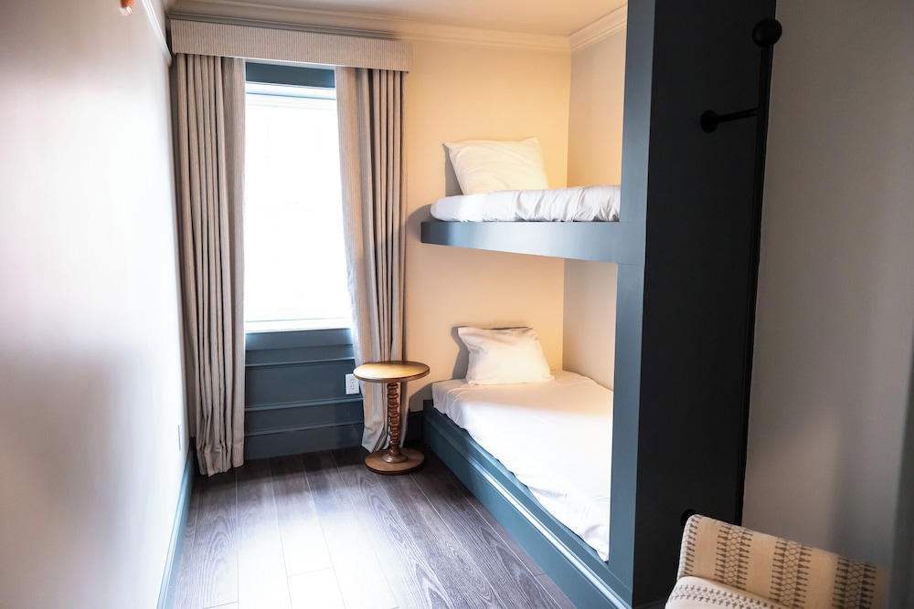 The Gas Lamp Hotel 3BR Suite Edison - photo 3