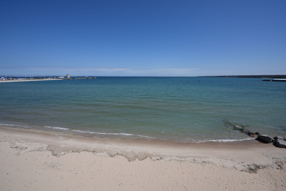 Hamilton Inn Select Beachfront Mackinaw City - photo 47
