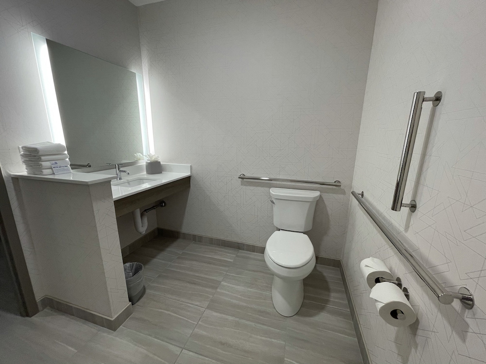 Holiday Inn Express & Suites Ft. Smith Airport by IHG - photo 12
