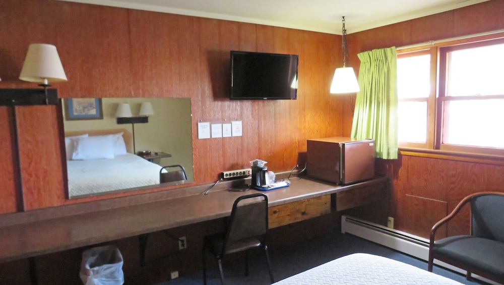 Indianhead Ironwood Motel - photo 20