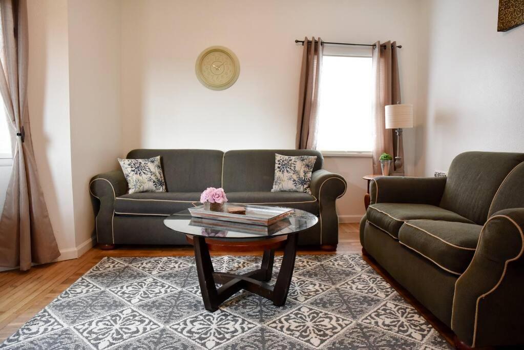 Cozy & Family Friendly Pittsburgh Home Sleeps 6 — 4-Star Luxury Hotel in Pittsburgh, United States