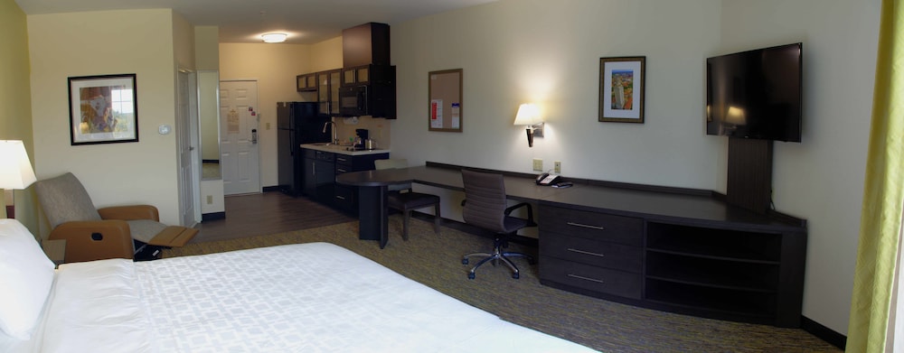 Candlewood Suites Austin North 290 & I 35 - photo 7