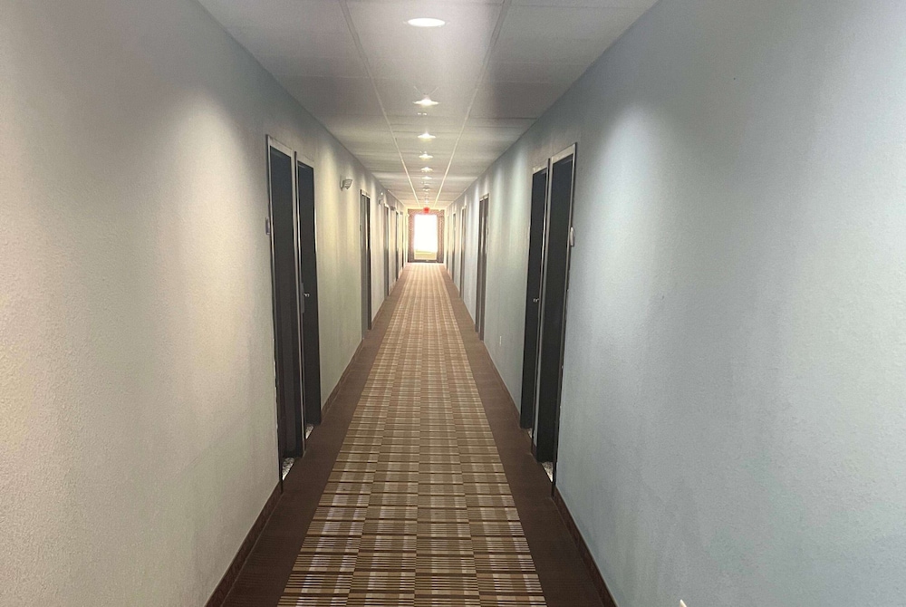 Days Inn by Wyndham Alva - photo 26