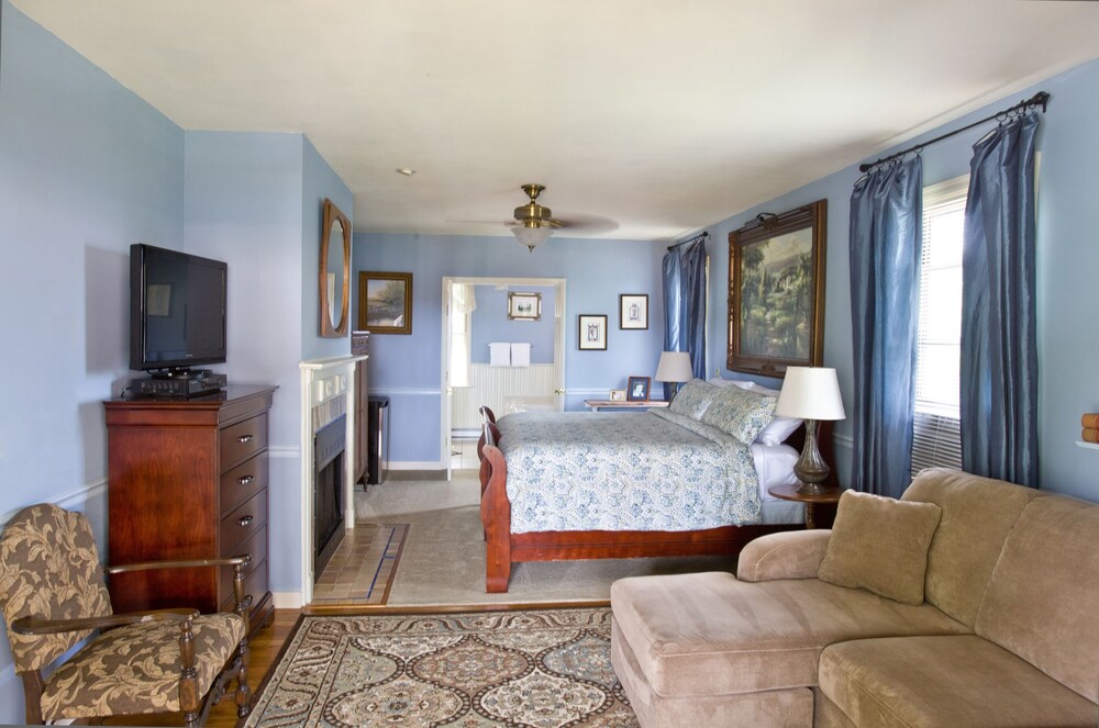 The Reynolds Mansion - photo 7