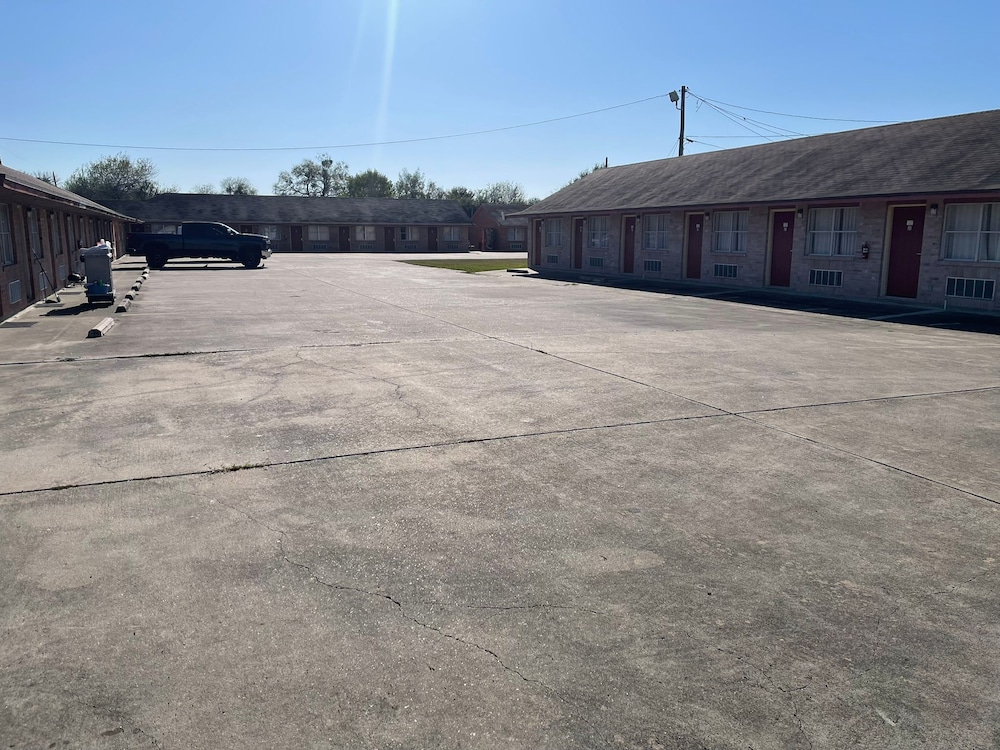 Lakeside inn & suites by OYO Mathis I 37 - photo 17
