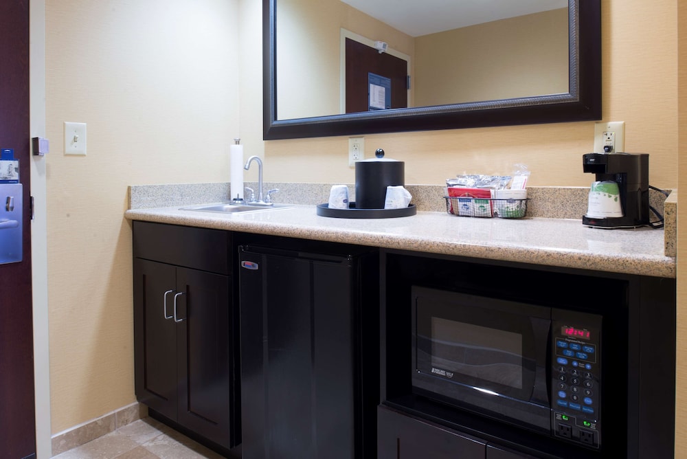 Hampton Inn & Suites Vineland - photo 11