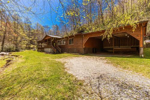 Waterfall Hideaway — Bryson City — photo 2