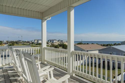 Kiki Hut by Oak Island Accommodations - photo 14