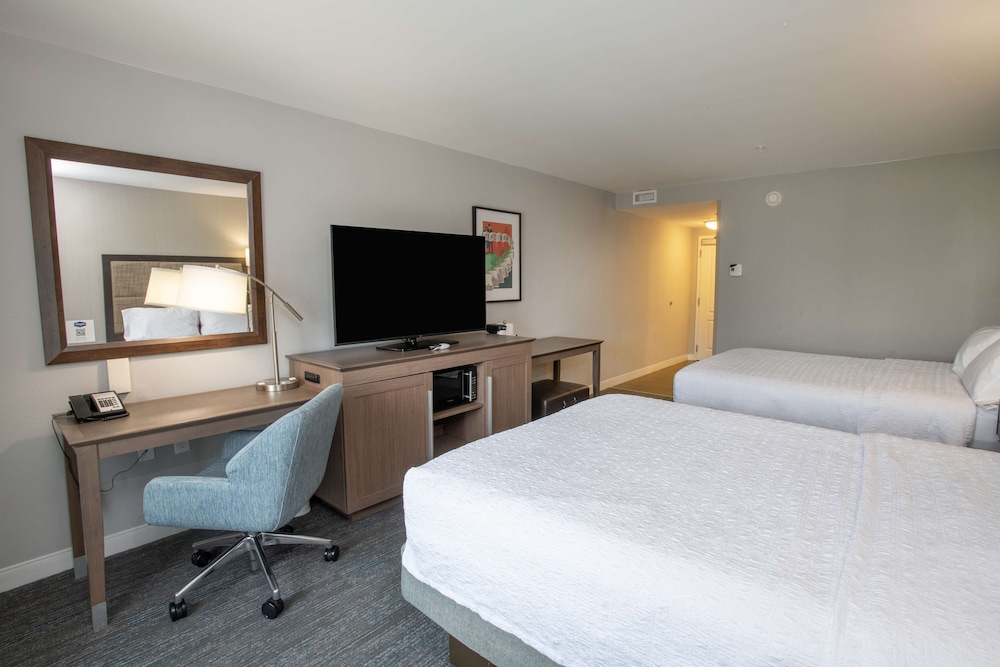 Hampton Inn & Suites Cincinnati Kenwood - photo 12