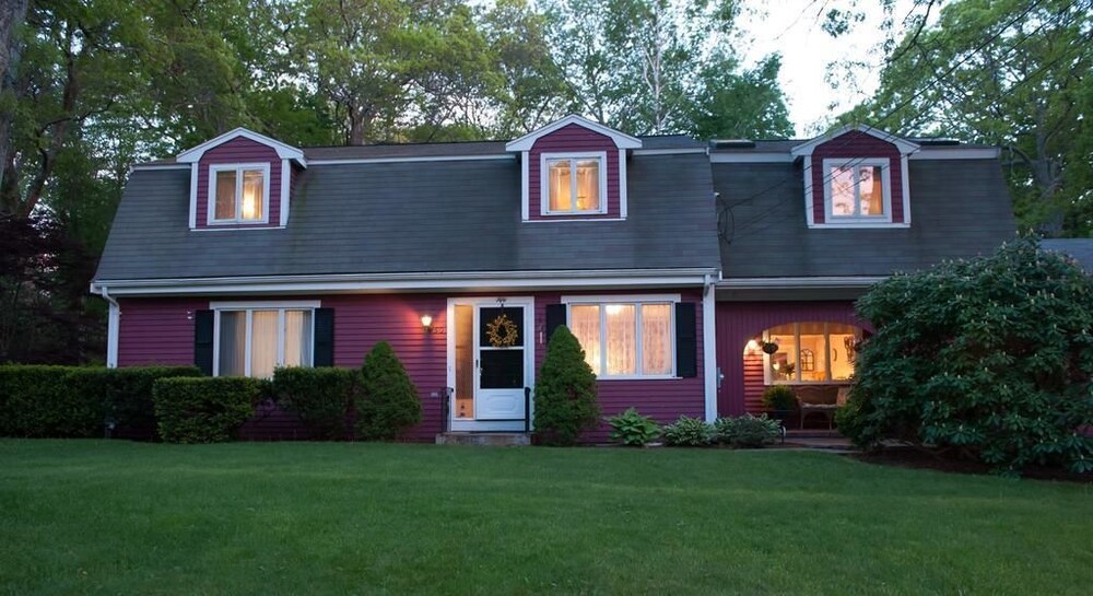 Cranberry Manor Bed And Breakfast Cape Cod 5988506 — Sandwich