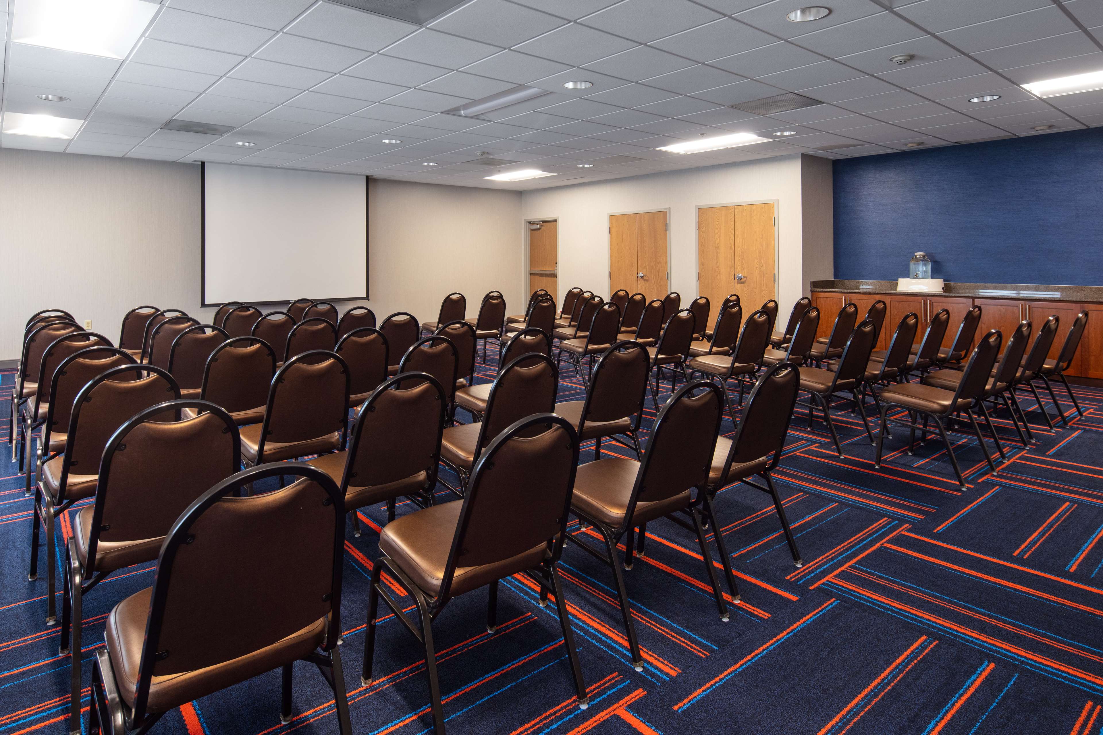 Hampton Inn Medford - photo 16