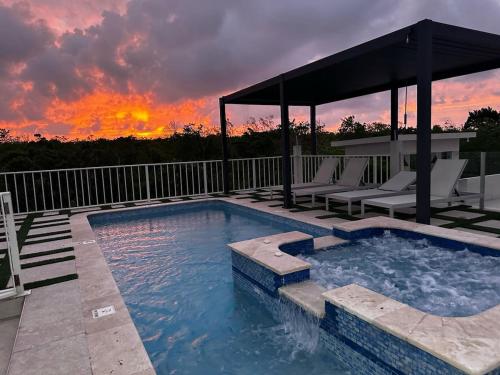 Luxury 2 Bedroom Rooftop pool View unit #3 — 4-Star Luxury Hotel in Falmouth, Jamaica