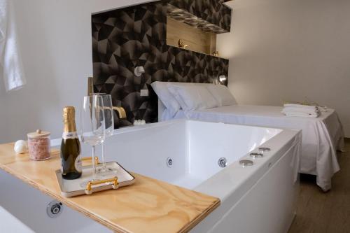 Coraline Deluxe Rooms — 4-Star Luxury Hotel in Castellammare Di Stabia, Italy