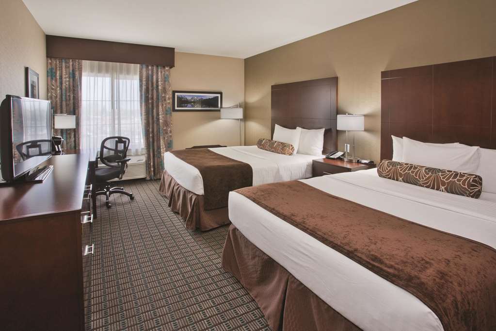 La Quinta Inn & Suites by Wyndham Bellingham - photo 25