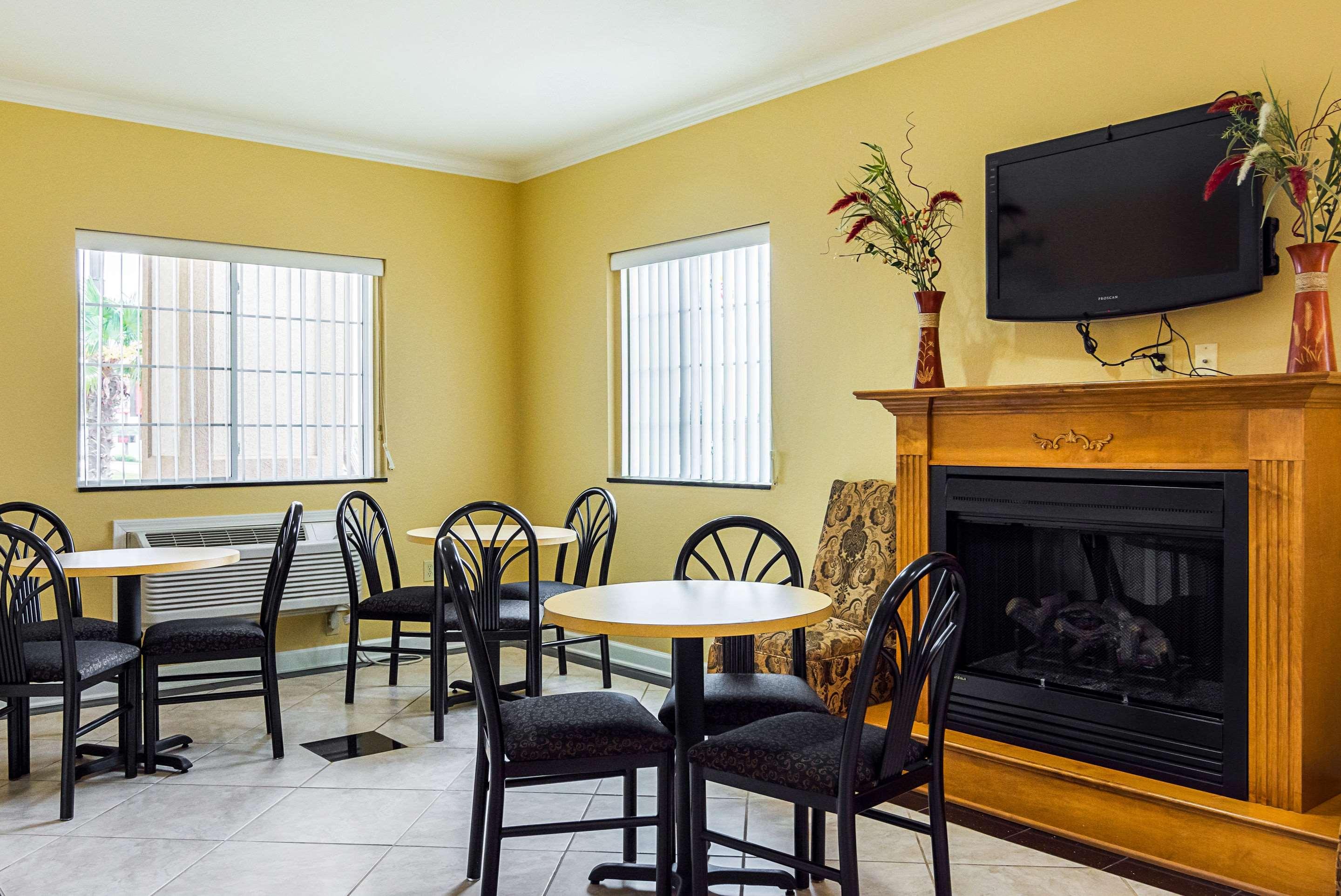 Bryant Inn & Suites - photo 29
