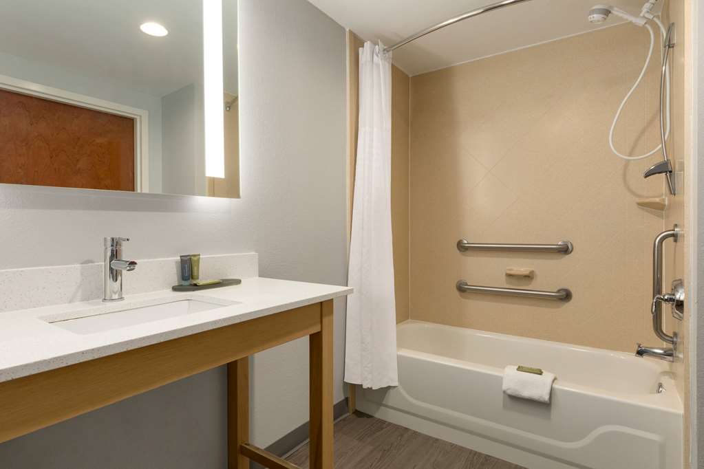 La Quinta Inn & Suites by Wyndham Selma Smithfield I 95 - photo 20