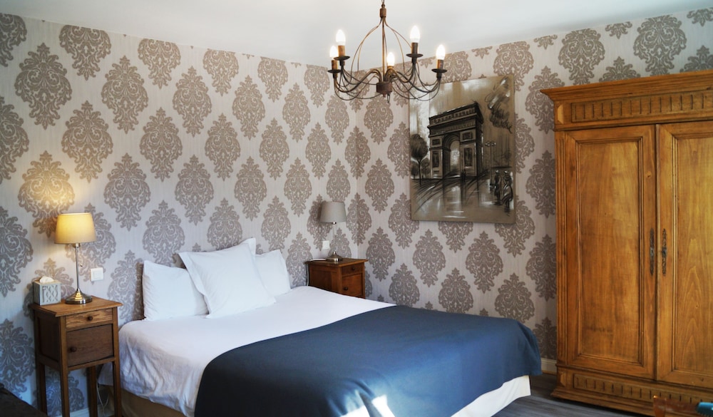 Hôtel Restaurant du Saumon — hotel in Charleville-Mezieres