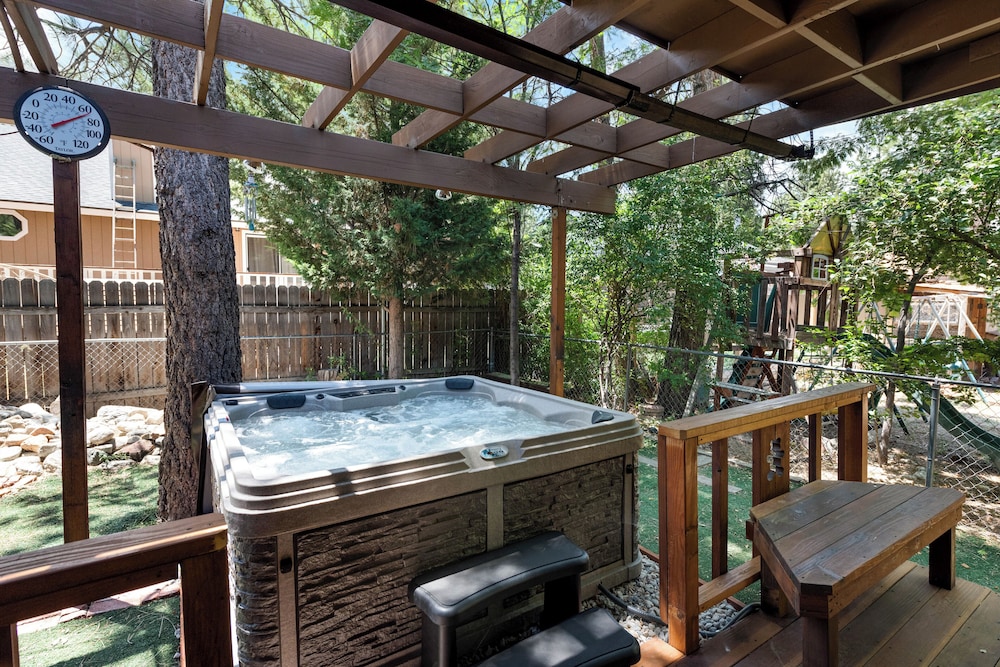 Chief Bears Den - last minute hotel in Big Bear City