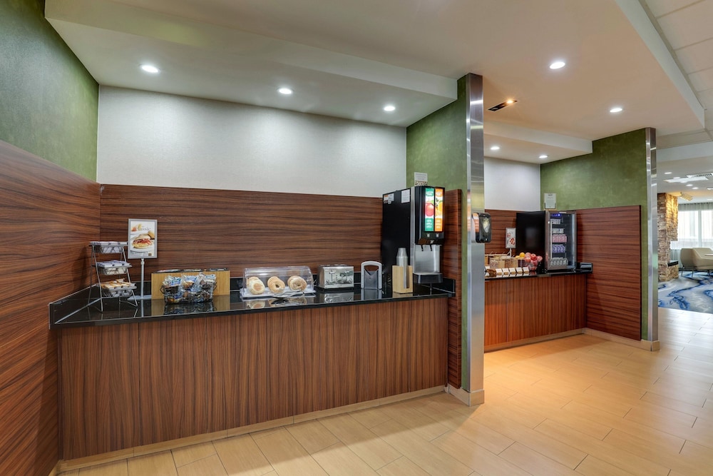 Fairfield Inn & Suites Hutchinson - photo 37