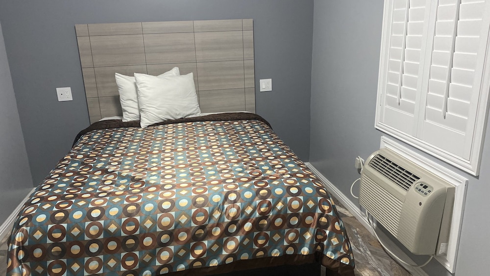 La Perla Motel - photo 2