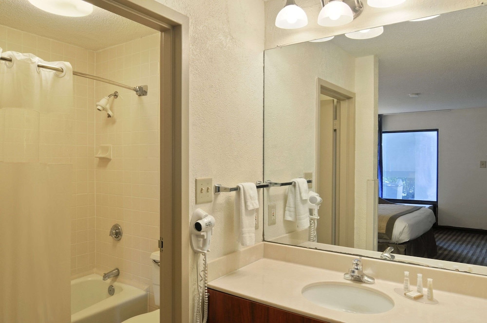 Baymont by Wyndham Macon I 75 - photo 17