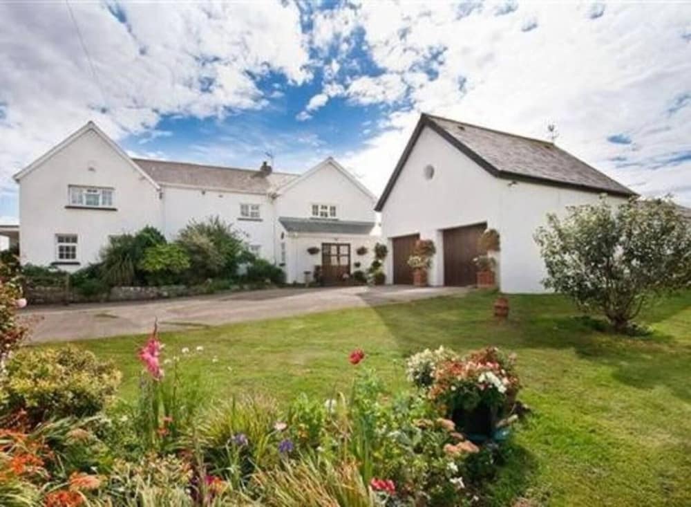 1 Bed Cottage on Coastal Pathway in South Wales — 4-Star Luxury Hotel in Barry, United Kingdom