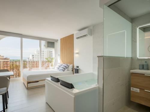 Ephemeral Holidays P.5 Hidromasaje in Empuriabrava, Spain