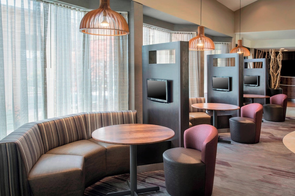 Courtyard by Marriott Newark Liberty International Airport - photo 18
