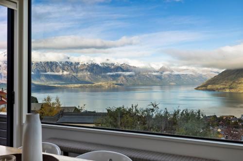Remarkable Alpine Holiday Home — 4-Star Luxury Hotel in Queenstown, New Zealand
