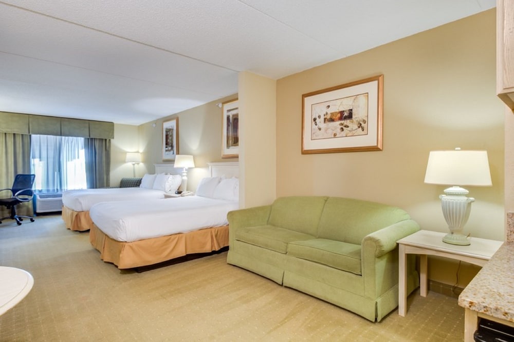 Holiday Inn Express and Suites Memphis Southwind - photo 2