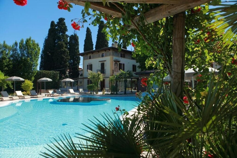 La Boheme Chambres — 4-Star Luxury Hotel in Lazise, Italy