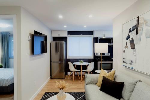 Modern Luxurious Apartment near Downtown Ottawa — 4-Star Luxury Hotel in Ottawa, Canada