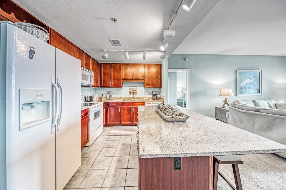 Laketown Wharf Resort by Aneliya's Rentals - photo 290