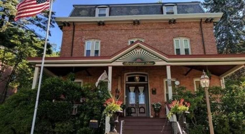 Bricktown Inn - last minute hotel in Camp Point