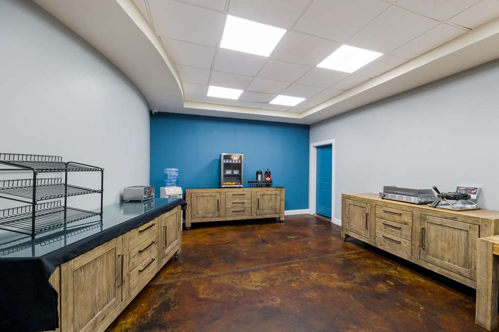 Suburban Studios San Angelo near Convention Center - photo 33