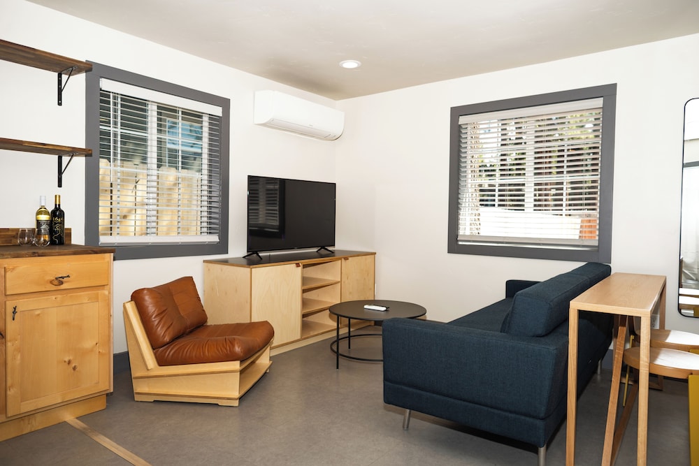 The Coachman Hotel - photo 61