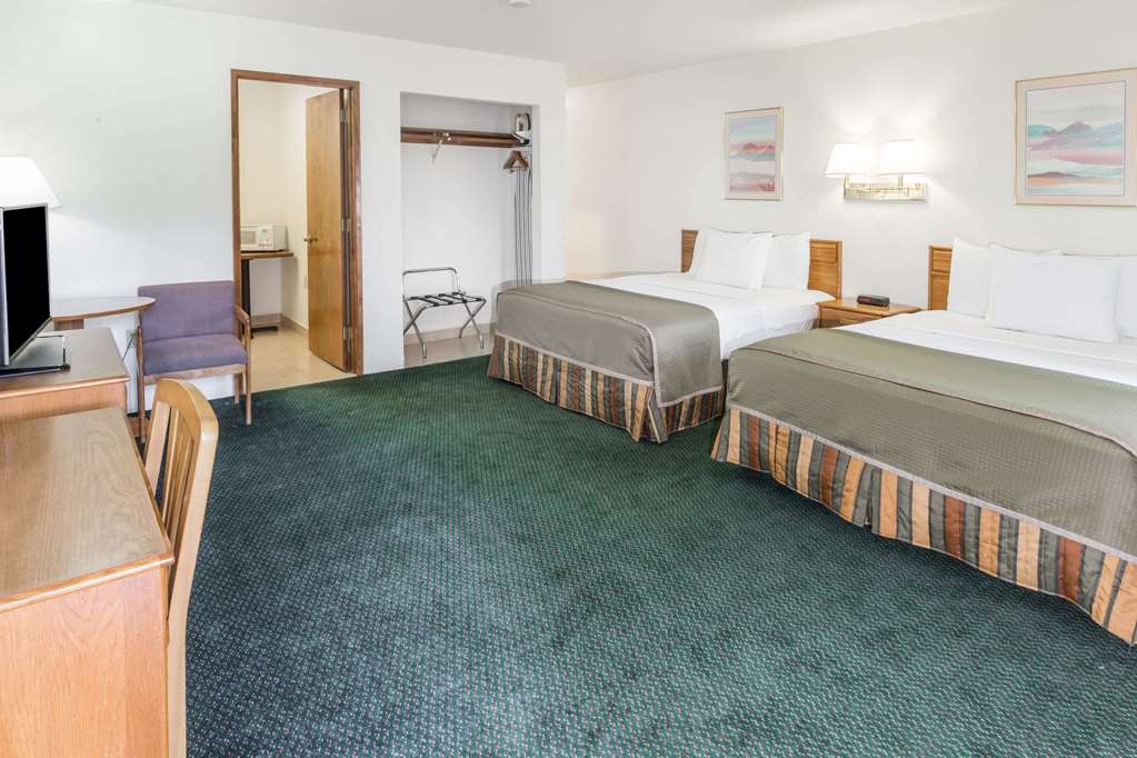 Howard Johnson by Wyndham Roseburg - photo 7