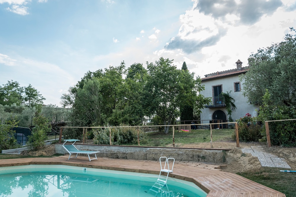 Relax sulla collina — 4-Star Luxury Hotel in Monteriggioni, Italy