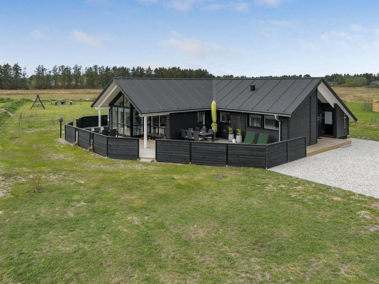 Holiday Home Ina 1 2km from the sea by Interhome — 4-Star Luxury Hotel in Lokken, Denmark