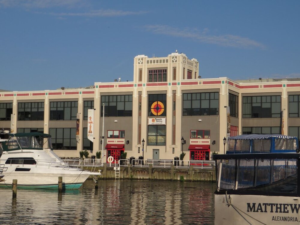Hotel Indigo Old Town Alexandria by IHG - photo 42