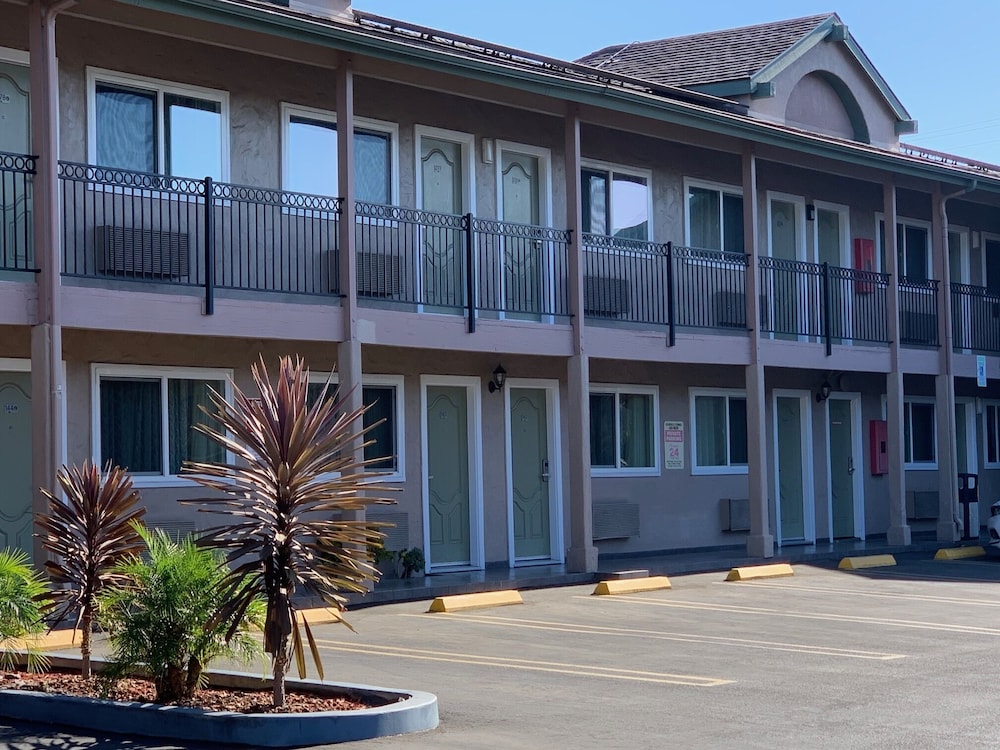 Olive Tree Inn & Suites by Howard Johnson WYNDHAM - photo 39