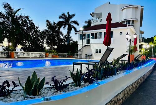 Falcon Oceanview 2br Condo Airport Transportation Available 24 7Security — 4-Star Luxury Hotel in Montego Bay, Jamaica