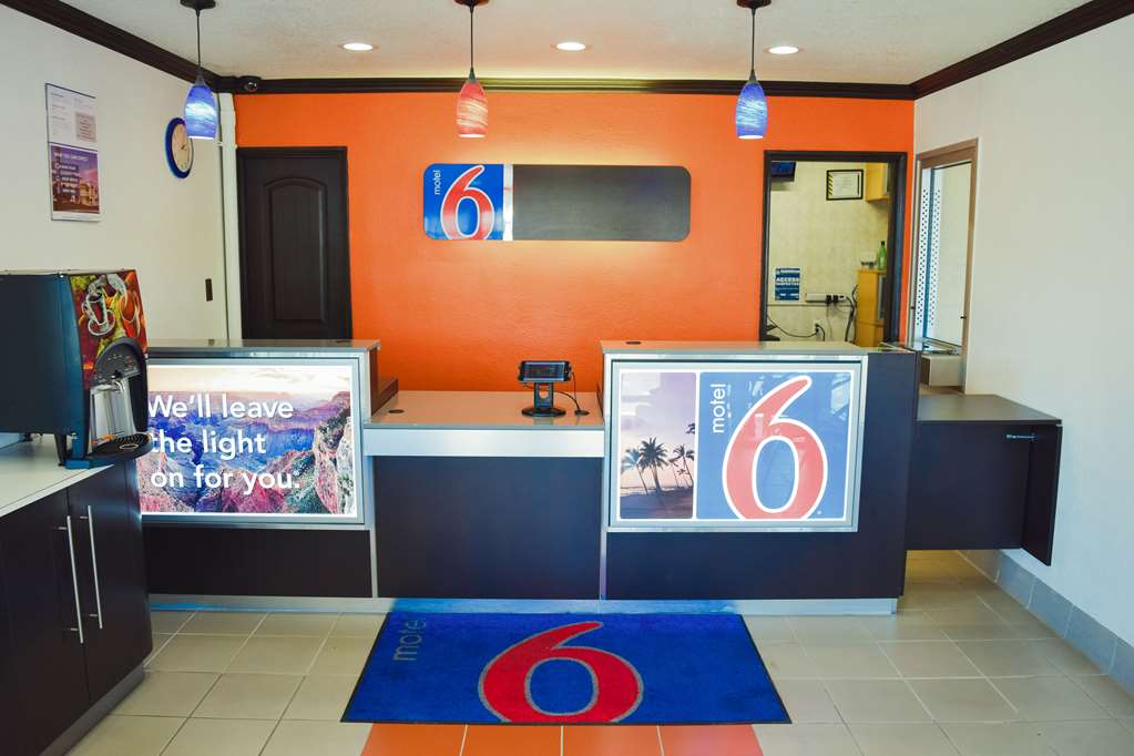 Motel 6 San Diego Airport Harbor - photo 25