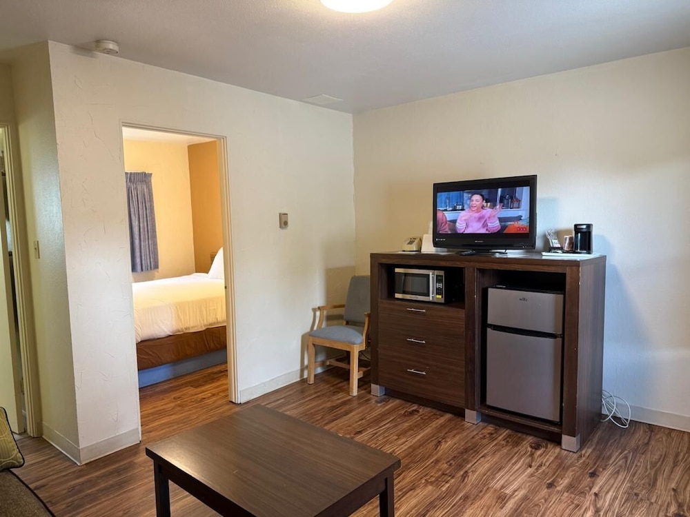 Sunrise Motor Inn - photo 26