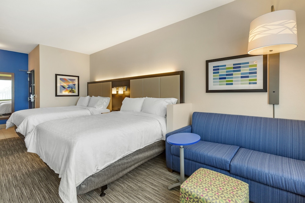 Holiday Inn Express & Suites Phoenix Dwtn State Capitol by IHG - photo 17