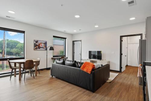 CozySuites on Mass with garage parking #9 — 4-Star Luxury Hotel in Indianapolis, United States